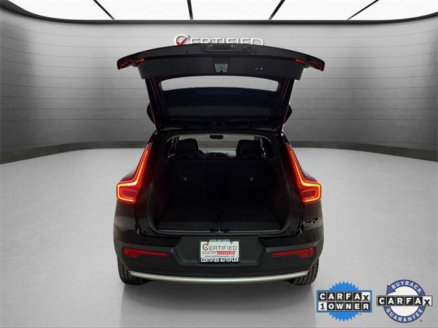Photo of 2025 Onyx Black Metallic Volvo XC40