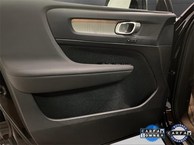 Photo of 2025 Onyx Black Metallic Volvo XC40