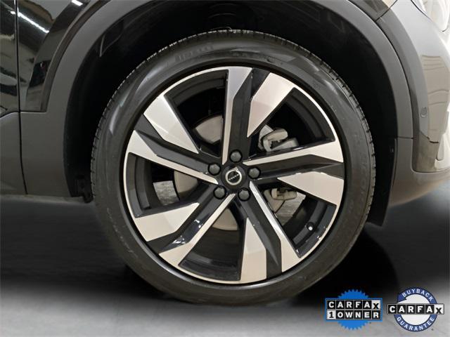 Photo of 2025 Onyx Black Metallic Volvo XC40