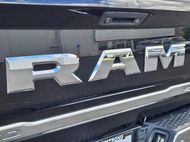Photo of 2018 Brilliant Black Crystal Pearlcoat RAM 2500