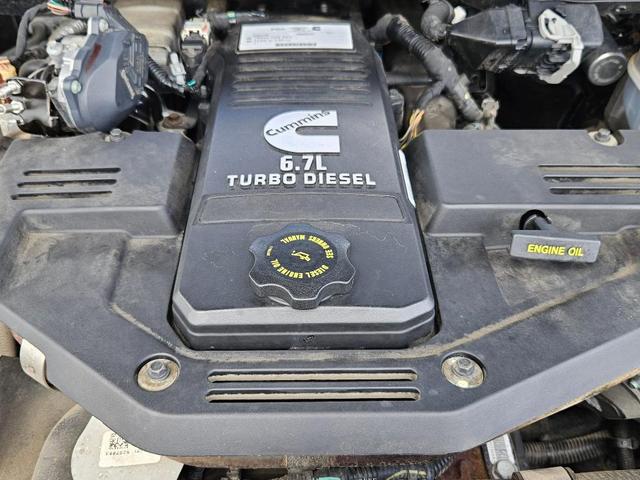 Photo of 2018 Brilliant Black Crystal Pearlcoat RAM 2500