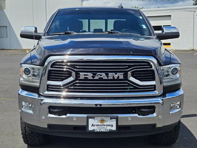 Photo of 2018 Brilliant Black Crystal Pearlcoat RAM 2500