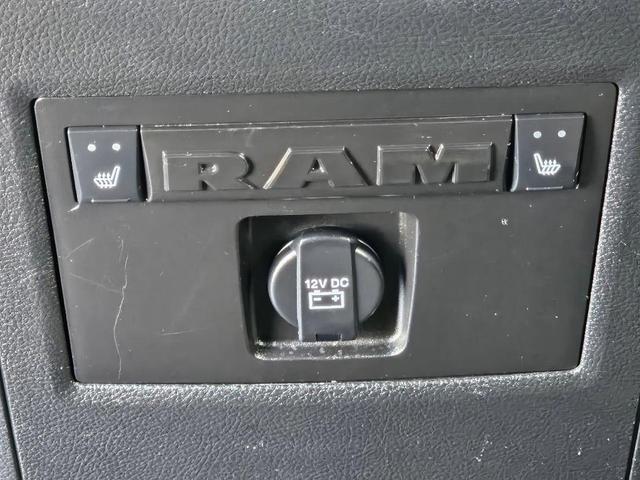Photo of 2018 Brilliant Black Crystal Pearlcoat RAM 2500