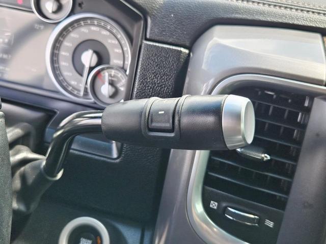 Photo of 2018 Brilliant Black Crystal Pearlcoat RAM 2500