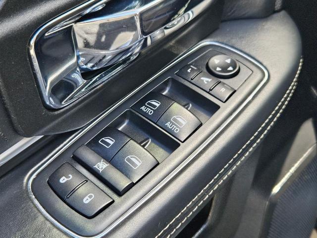 Photo of 2018 Brilliant Black Crystal Pearlcoat RAM 2500