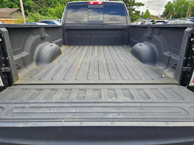 Photo of 2018 Brilliant Black Crystal Pearlcoat RAM 2500