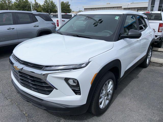 Photo of 2025 Summit White Chevrolet Trailblazer