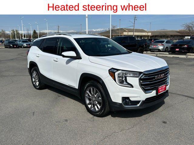Photo of 2022 Summit White GMC Terrain