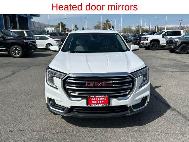 Photo of 2022 Summit White GMC Terrain
