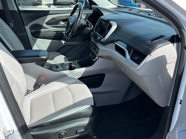 Photo of 2022 Summit White GMC Terrain