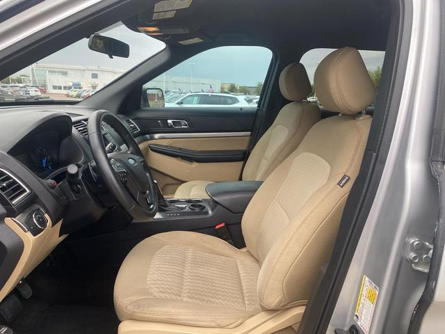 Photo of 2017 Ingot Silver Ford Explorer