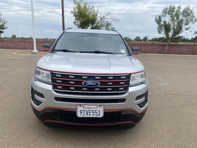 Photo of 2017 Ingot Silver Ford Explorer