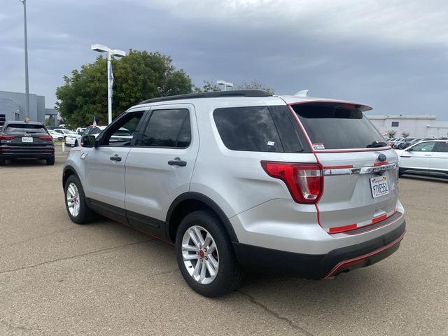 Photo of 2017 Ingot Silver Ford Explorer