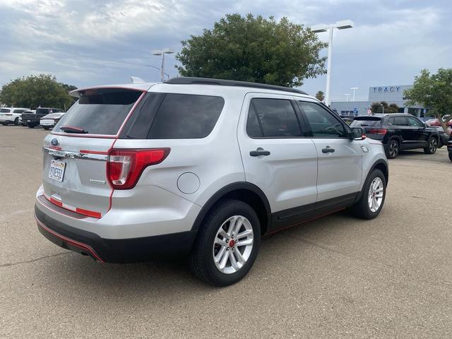 Photo of 2017 Ingot Silver Ford Explorer