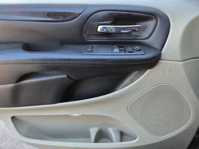 Photo of 2017 Contusion Blue Pearlcoat Dodge Grand Caravan