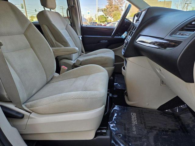 Photo of 2017 Contusion Blue Pearlcoat Dodge Grand Caravan
