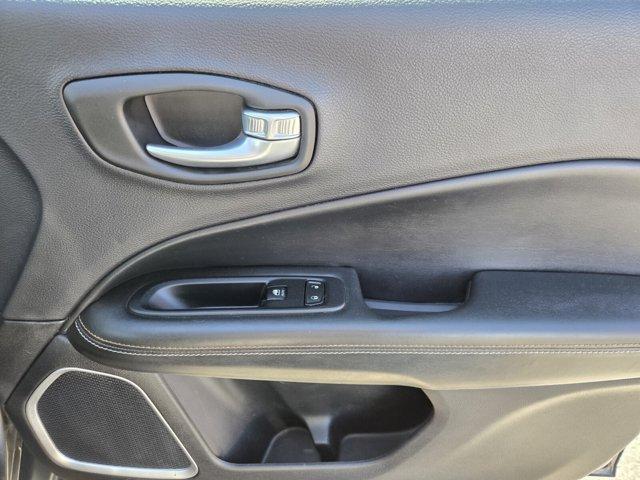Photo of 2018 Granite Crystal Clearcoat Metallic Jeep Compass