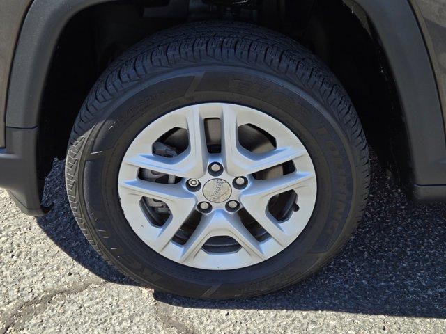Photo of 2018 Granite Crystal Clearcoat Metallic Jeep Compass