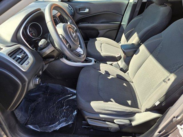 Photo of 2018 Granite Crystal Clearcoat Metallic Jeep Compass