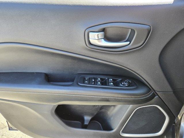 Photo of 2018 Granite Crystal Clearcoat Metallic Jeep Compass