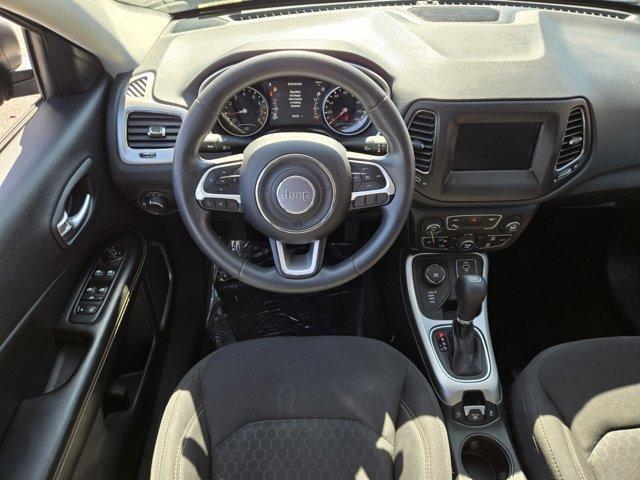 Photo of 2018 Granite Crystal Clearcoat Metallic Jeep Compass