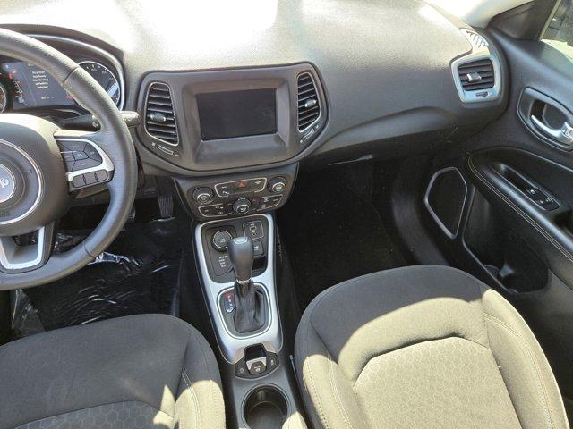 Photo of 2018 Granite Crystal Clearcoat Metallic Jeep Compass