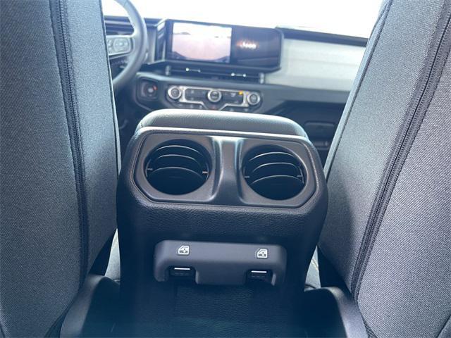 Photo of 2025 Bright White Clearcoat Jeep Gladiator