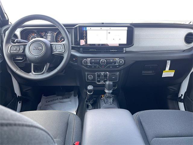 Photo of 2025 Bright White Clearcoat Jeep Gladiator