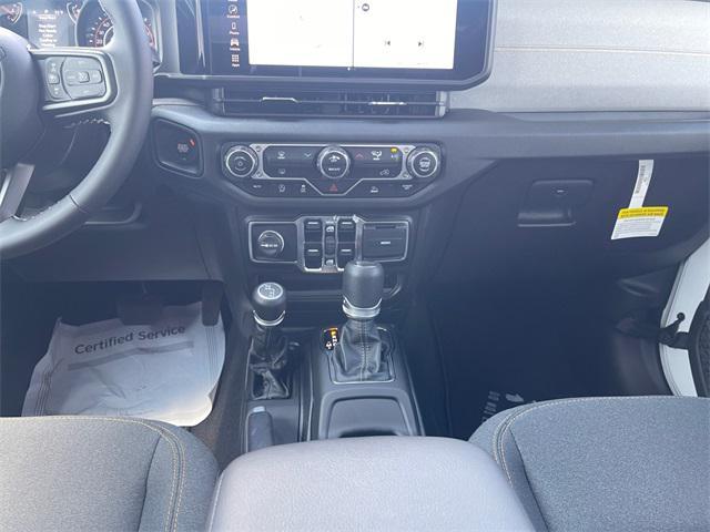 Photo of 2025 Bright White Clearcoat Jeep Gladiator