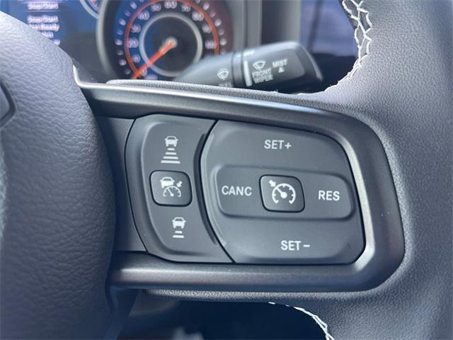 Photo of 2025 Bright White Clearcoat Jeep Gladiator