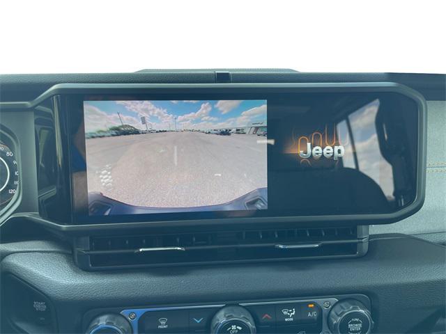 Photo of 2025 Bright White Clearcoat Jeep Gladiator