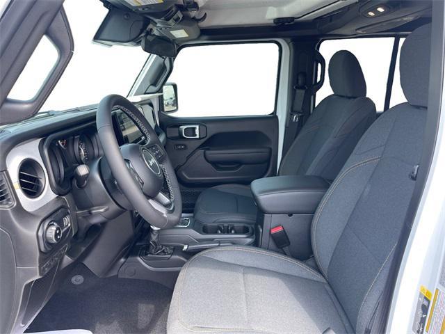 Photo of 2025 Bright White Clearcoat Jeep Gladiator