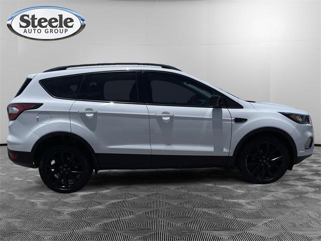 Photo of 2018 Oxford White Ford Escape