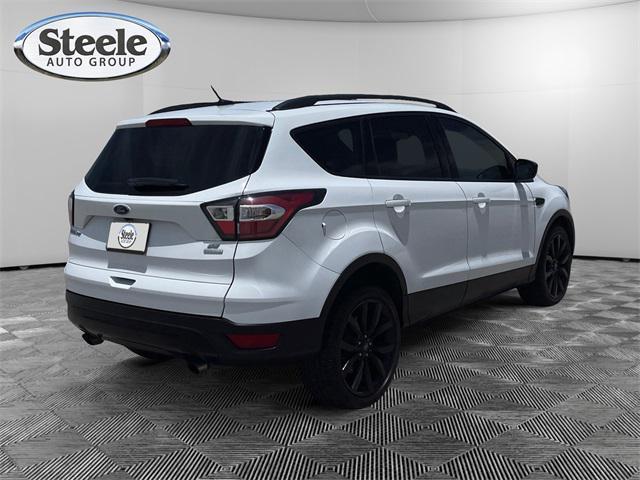 Photo of 2018 Oxford White Ford Escape
