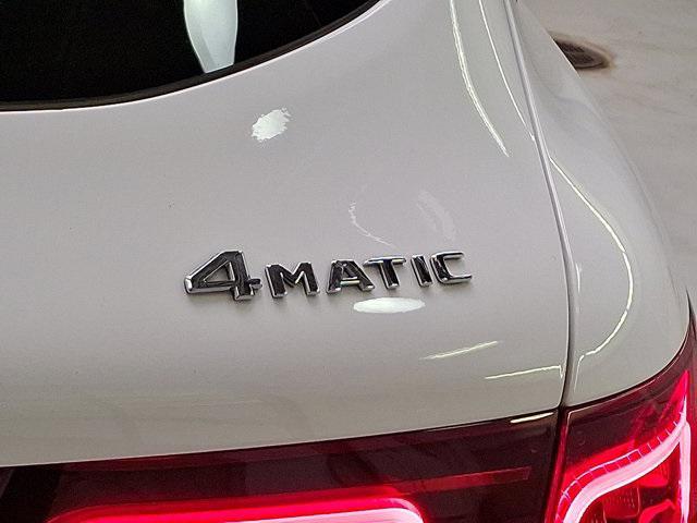 Photo of 2022 White Mercedes-Benz GLC 300