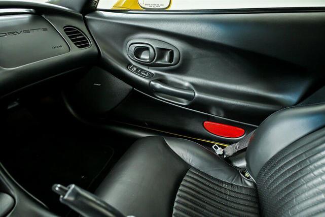 Photo of 2001 Millennium Yellow Chevrolet Corvette