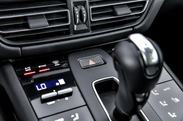 Photo of 2022 Blue Porsche Macan