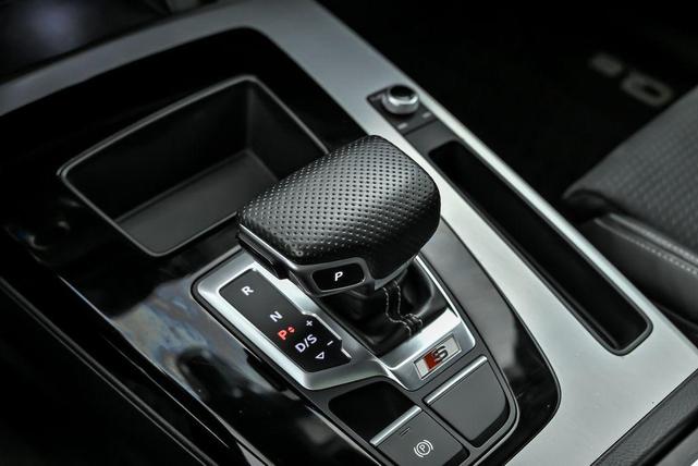 Photo of 2021 Daytona Gray Pearl Effect Audi SQ5