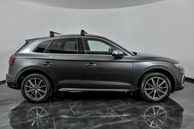 Photo of 2021 Daytona Gray Pearl Effect Audi SQ5