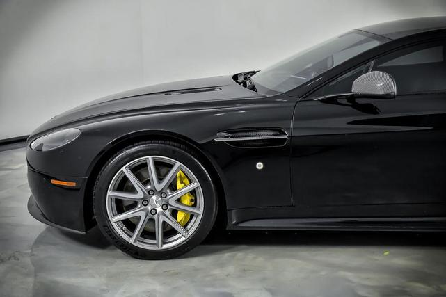 Photo of 2015 Jet Black Aston Martin Vantage GT