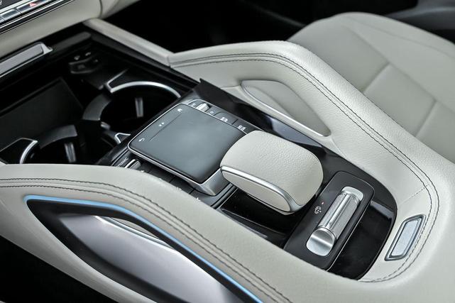 Photo of 2022 White Mercedes-Benz GLS 450