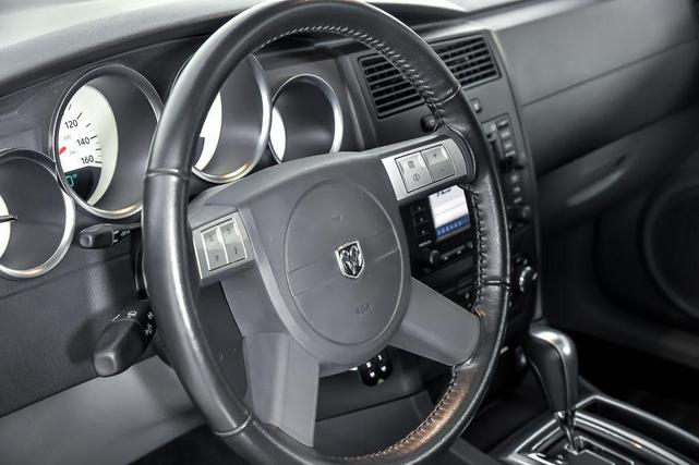 Photo of 2005 Brilliant Black Crystal Pearlcoat Dodge Magnum