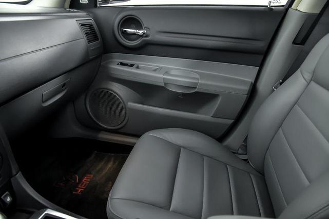 Photo of 2005 Brilliant Black Crystal Pearlcoat Dodge Magnum