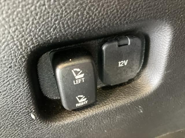 Photo of 2023 Oxford White Ford Edge