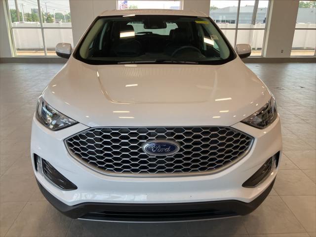 Photo of 2023 Oxford White Ford Edge