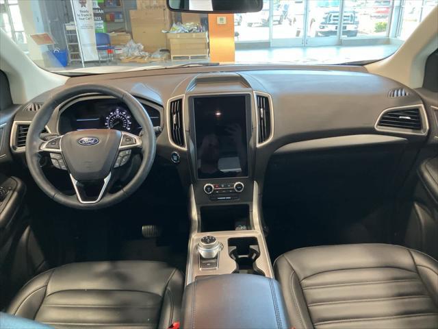 Photo of 2023 Oxford White Ford Edge