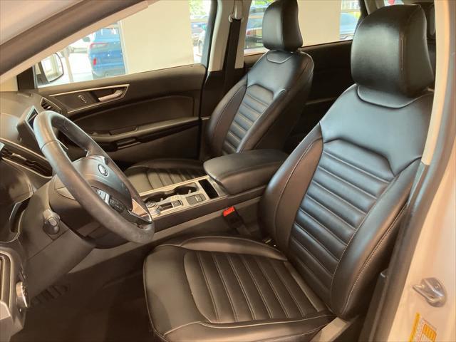 Photo of 2023 Oxford White Ford Edge