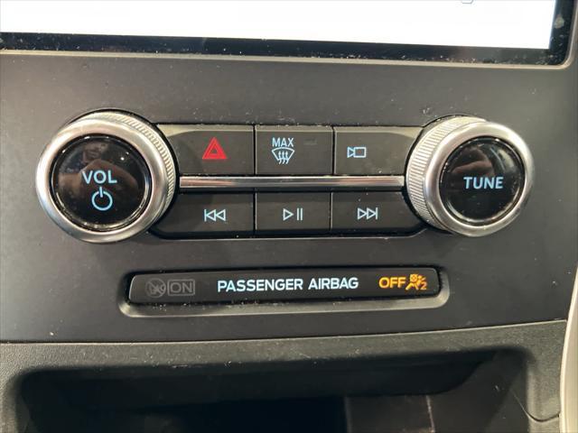 Photo of 2023 Oxford White Ford Edge