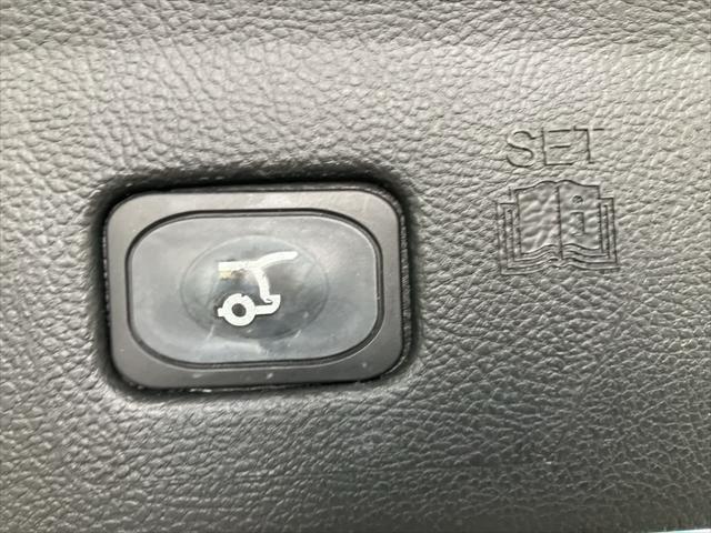 Photo of 2023 Oxford White Ford Edge