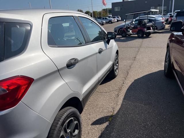 Photo of 2018 Moondust Silver Metallic Ford EcoSport